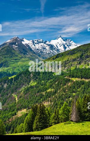 Glockner Gruppe, Großglockner mtn rechts, Juni 2025, Blick von der Großglockner Hochalpenstraße, hohe Tauern, Österreich Stockfoto