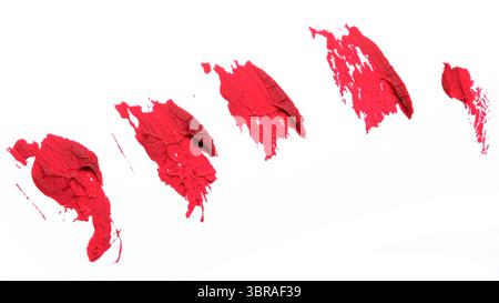 Leuchtende rote Striche bilden einen schönen Kontrast auf weißem Hintergrund. Stockfoto