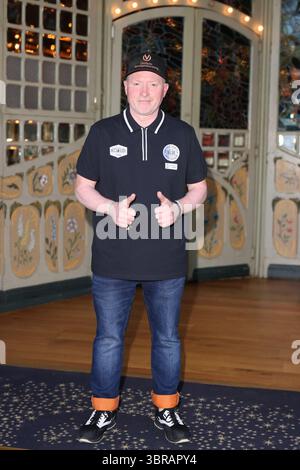 Rost, Deutschland. Juli 2025. Joey Kelly, Musiker, kommt zu einer Gala, um den 50. Jahrestag des Europa-Parks zu feiern. Der Park in Südbaden wurde am 12. Juli 1975 eröffnet. Quelle: Philipp von Ditfurth/dpa/Alamy Live News Stockfoto