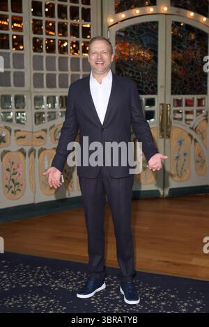 Rost, Deutschland. Juli 2025. Der Komiker Mario Barth nimmt an einer Gala zum 50-jährigen Jubiläum des Europa-Parks Teil. Der Park in Südbaden wurde am 12. Juli 1975 eröffnet. Quelle: Philipp von Ditfurth/dpa/Alamy Live News Stockfoto