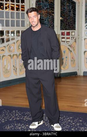 Rost, Deutschland. Juli 2025. Schauspieler Aaron Keller nimmt an einer Gala zum 50. Jahrestag des Europa-Parks Teil. Der Park in Südbaden wurde am 12. Juli 1975 eröffnet. Quelle: Philipp von Ditfurth/dpa/Alamy Live News Stockfoto