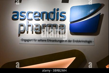 Berlin, Deutschland. Juli 2025. Das Logo des pharmazeutischen Herstellers Ascendis Pharma Endocrinology GmbH. Quelle: Jens Kalaene/dpa/Alamy Live News Stockfoto