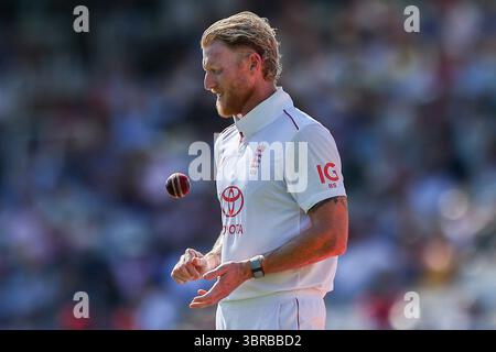 Lords Cricket Gound, London, Großbritannien. Juli 2025. Dritter Rothesay Cricket Test, Tag 2, England gegen Indien; Ben Stokes of England Credit: Action Plus Sports/Alamy Live News Stockfoto