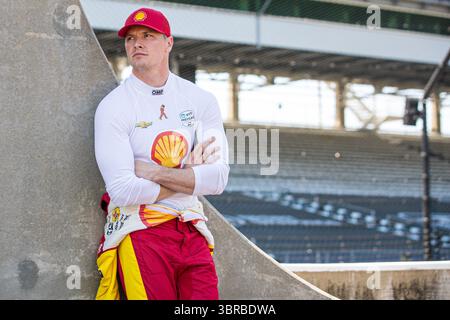 JOSEF NEWGARDEN (2) (USA) aus Nashville, TN, bereitet sich auf die Qualifikation für den 109. Lauf des Indianapolis 500 auf dem Indianapolis Motor Speedway in Speedway vor. Stockfoto
