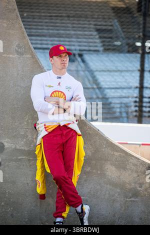 JOSEF NEWGARDEN (2) (USA) aus Nashville, TN, bereitet sich auf die Qualifikation für den 109. Lauf des Indianapolis 500 auf dem Indianapolis Motor Speedway in Speedway vor. Stockfoto
