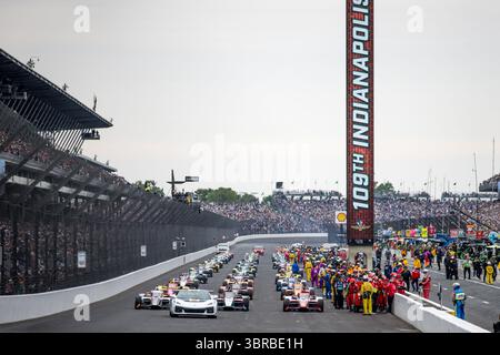 Die Teams DER NTT INDYCAR-SERIE bereiten sich auf den 109. Lauf des Indianapolis 500 auf dem Indianapolis Motor Speedway IN vor. Stockfoto