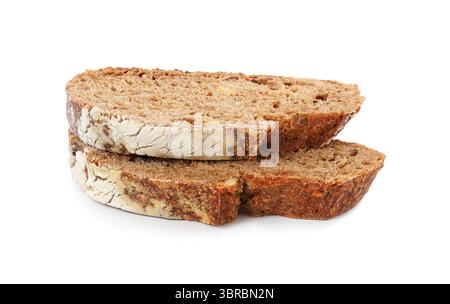 Roggenbrotscheiben isoliert auf weiß Stockfoto