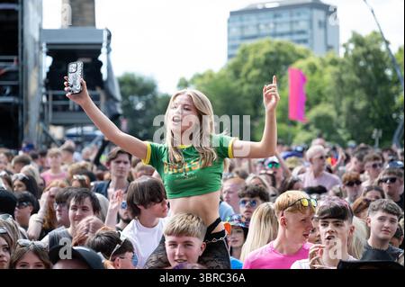 TRNSMT 2025 Crowd at James Bay, TRNSMT 2025, Glasgow Green, Glasgow, Schottland, UK, 11. Juli 2025 Stockfoto