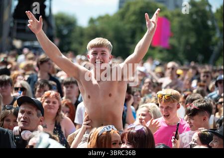 TRNSMT 2025 Crowd at James Bay, TRNSMT 2025, Glasgow Green, Glasgow, Schottland, UK, 11. Juli 2025 Stockfoto