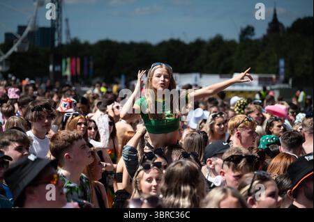 TRNSMT 2025 Crowd at James Bay, TRNSMT 2025, Glasgow Green, Glasgow, Schottland, UK, 11. Juli 2025 Stockfoto