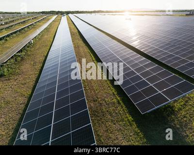 Luftaufnahme des Solarkraftwerks. Nachhaltige Entwicklung Stockfoto