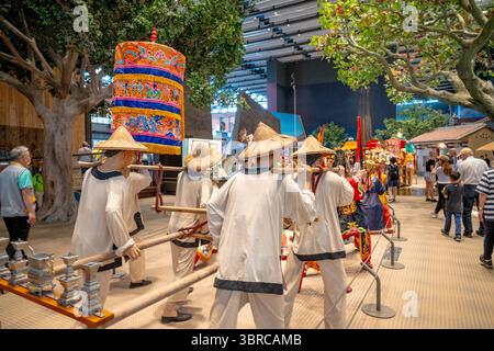 Tainan City, Taiwan – 29. Juni 2025: Ausstellung im National Museum of Taiwan History mit traditioneller taiwanesischer Volksparade mit cultura Stockfoto