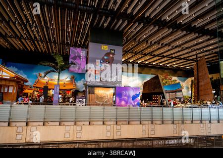 Tainan City, Taiwan – 29. Juni 2025: Panoramablick auf die Innenausstellungen des Nationalmuseums für Taiwan Geschichte mit traditioneller taiwanesischer Villa Stockfoto