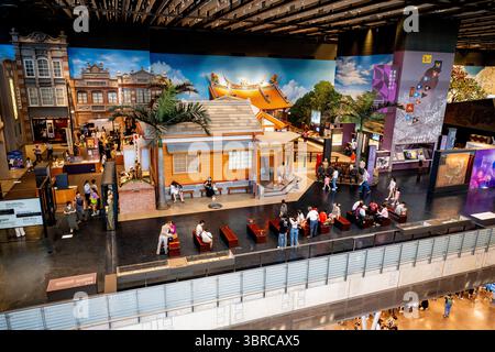 Tainan City, Taiwan – 29. Juni 2025: Panoramablick auf die Innenausstellungen des Nationalmuseums für Taiwan Geschichte mit traditioneller taiwanesischer Villa Stockfoto