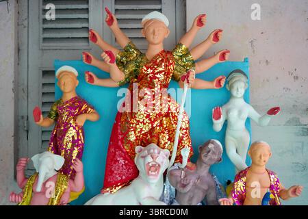 Unvollendete Durga Idol-Vorbereitung in Kumartuli-Werkstatt Stockfoto