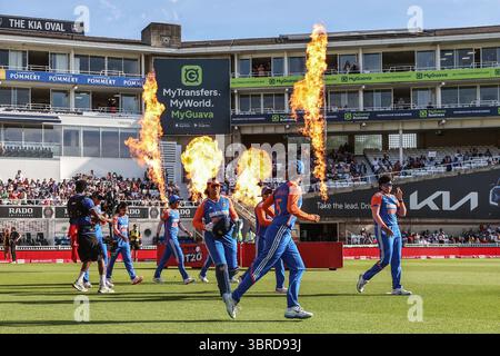 Das indische Frauenteam kommt zum Spiel während des 3. Vitality IT20 England Women vs India Women im Kia Oval, London, Großbritannien, 4. Juli 2025 (Foto: Alfie Cosgrove/News Images) Stockfoto