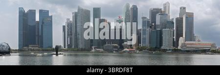 Panorama der Wolkenkratzer im Downtown Marina Bay Business District, Singapur Stockfoto