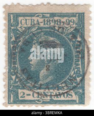 KUBA - 1898: 2 Centavo dunkelblau-grüne Briefmarke mit Porträt von König Alfonso XIII., auch bekannt als El Africano oder der Afrikaner für seine afrikanistischen Ansichten. Er war König von Spanien von 1886 bis zum 14. April 1931, als die zweite spanische Republik ausgerufen wurde. Bei der Geburt wurde er Monarch, da sein Vater Alfonso XII. Im vergangenen Jahr gestorben war. Seine Mutter Maria Christina von Österreich war Regentin, bis er 1902 die volle Macht übernahm. Für seine Bemühungen beim Europäischen Kriegsministerium während des Ersten Weltkriegs erhielt er 1917 eine Nominierung für den Friedensnobelpreis Stockfoto