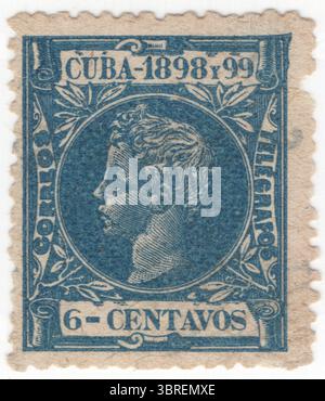 KUBA - 1898: 6 Centavo dunkelblaue Briefmarke mit Porträt von König Alfonso XIII., auch bekannt als El Africano oder der Afrikaner für seine afrikanistischen Ansichten. Er war König von Spanien von 1886 bis zum 14. April 1931, als die zweite spanische Republik ausgerufen wurde. Bei der Geburt wurde er Monarch, da sein Vater Alfonso XII. Im vergangenen Jahr gestorben war. Seine Mutter Maria Christina von Österreich war Regentin, bis er 1902 die volle Macht übernahm. Für seine Bemühungen beim Europäischen Kriegsministerium während des Ersten Weltkriegs erhielt er 1917 eine Nominierung für den Friedensnobelpreis Stockfoto