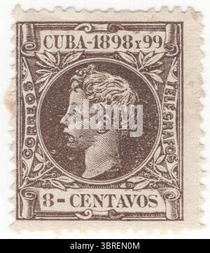 KUBA - 1898: 8 Centavo-graubraune Briefmarke mit Porträt von König Alfonso XIII., auch bekannt als El Africano oder Afrikaner für seine afrikanistischen Ansichten. Er war König von Spanien von 1886 bis zum 14. April 1931, als die zweite spanische Republik ausgerufen wurde. Bei der Geburt wurde er Monarch, da sein Vater Alfonso XII. Im vergangenen Jahr gestorben war. Seine Mutter Maria Christina von Österreich war Regentin, bis er 1902 die volle Macht übernahm. Für seine Bemühungen beim Europäischen Kriegsministerium während des Ersten Weltkriegs erhielt er 1917 eine Nominierung für den Friedensnobelpreis Stockfoto