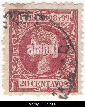 KUBA - 1898: 20 Centavo braune Briefmarke mit Porträt von König Alfonso XIII., auch bekannt als El Africano oder Afrikaner für seine afrikanistischen Ansichten. Er war König von Spanien von 1886 bis zum 14. April 1931, als die zweite spanische Republik ausgerufen wurde. Bei der Geburt wurde er Monarch, da sein Vater Alfonso XII. Im vergangenen Jahr gestorben war. Seine Mutter Maria Christina von Österreich war Regentin, bis er 1902 die volle Macht übernahm. Für seine Bemühungen beim Europäischen Kriegsministerium während des Ersten Weltkriegs erhielt er 1917 eine Nominierung für den Friedensnobelpreis Stockfoto