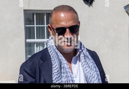 Durham, Großbritannien. Juli 2025. Leiter der palästinensischen Mission im Vereinigten Königreich, Husam Zomlot, bei der Durham Miners Gala. Quelle: Karl Black/Alamy Live News Stockfoto