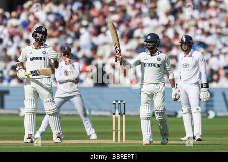 Lords Cricket Gound, London, Großbritannien. Juli 2025. Dritter Rothesay Cricket Test, Tag 3, England gegen Indien; Ravindra Jadeja aus Indien feiert das Erreichen eines halben Jahrhunderts. Credit: Action Plus Sports/Alamy Live News Stockfoto