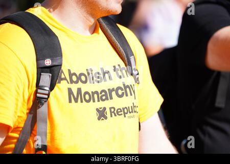 Durham, Vereinigtes Königreich, 12. Juli 2025. Während der 139. Durham Miner's Gala ziehen Demonstranten durch die Stadt Durham und sprechen ihre Unterstützung für die Rechte der Arbeiter und internationale Anliegen aus. Das große Treffen dient als mächtige Plattform für politische Meinungsäußerung, gewerkschaftliche Solidarität und den Stolz der Gemeinschaft. (Foto: Lewis Langstaff-Wood/Alamy Live News) Stockfoto