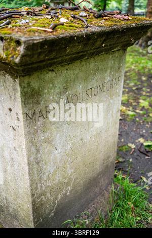 Mary Wollstonecraft Shelleys Grab auf dem historischen Friedhof der St. Pancras Old Church, einer der ältesten Kirchenstätten in London, in London, Großbritannien Stockfoto
