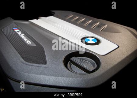 BMW M Performance Motorabdeckung. Franfkurt, Deutschland - 12. September 2017. Stockfoto