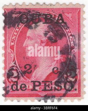 KUBA - 1. Januar 1899: 2 Centavo auf 2-Cent-Briefmarke mit einem Porträt von George Washington (1732–1799), dem ersten Präsidenten der USA, ausgestellt unter der US-Regierung. Nach dem Spanisch-Amerikanischen Krieg unterzeichneten Spanien und die USA den Pariser Vertrag (1898), durch den Kuba zu einem Protektorat der USA wurde. Am 20. Mai 1902 wurde Kuba offiziell von den USA unabhängig. Unter der neuen kubanischen Verfassung behielten die USA das Recht, in kubanische Angelegenheiten einzugreifen und seine Finanzen und Außenbeziehungen zu überwachen. Im Rahmen des Platt Amendment verpachteten die USA die Marinestützpunkt Guantánamo Bay Stockfoto