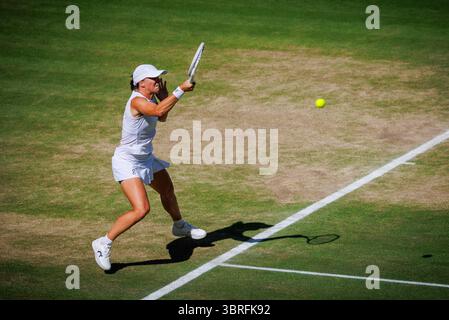 London, Großbritannien. Juli 2025. IgA Swiatek (POL) während des Womens Final Matches gegen Amanda Anisimova (USA) bei der Wimbledon Championship im All England Lawn Tennis & Croquet Club, London am Samstag, 12. Juli 2025. Foto: Patrick Hamilton/SIPA USA) Credit: SIPA USA/Alamy Live News Stockfoto