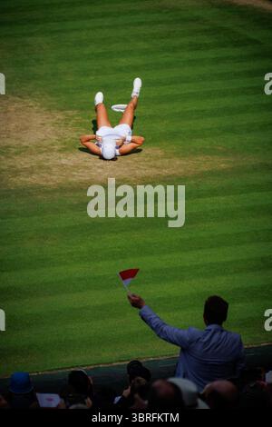 London, Großbritannien. Juli 2025. Amanda Anisimova (USA) während des Womens Final Matches gegen IgA Swiatek (POL) bei der Wimbledon Championship im All England Lawn Tennis & Croquet Club, London am Samstag, 12. Juli 2025. Foto: Patrick Hamilton/SIPA USA) Credit: SIPA USA/Alamy Live News Stockfoto