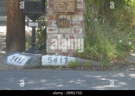 Encino, Kalifornien, USA 11. Juli 2025 Lee Grant ehemaliges Haus in der 5417 Encino Avenue am 11. Juli 2025 in Encino, Kalifornien, USA. Foto: Barry King/Alamy Stock Photo Stockfoto