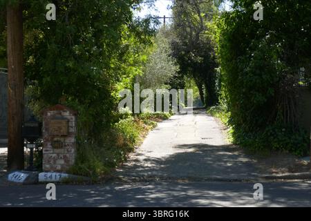Encino, Kalifornien, USA 11. Juli 2025 Lee Grant ehemaliges Haus in der 5417 Encino Avenue am 11. Juli 2025 in Encino, Kalifornien, USA. Foto: Barry King/Alamy Stock Photo Stockfoto