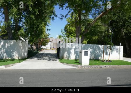 Encino, Kalifornien, USA 11. Juli 2025 Schauspieler Tige Andrews, ehemaliges Haus an der Encino Avenue am 11. Juli 2025 in Encino, Kalifornien, USA. Foto: Barry King/Alamy Stock Photo Stockfoto