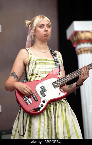 Georgia Davies von The Last Dinner Party live beim Lollapalooza Berlin 2025 präsentiert von Telekom im Olympiapark und Olympiastadion. Berlin, 12.07.2025 *** Georgia Davies von der letzten Dinner Party live im Lollapalooza Berlin 2025 präsentiert von der Telekom im Olympiapark und Olympiastadion Berlin, 12 07 2025 Foto:XJ.xKnowlesx/xFuturexImagex lollapalooza 5710 Stockfoto