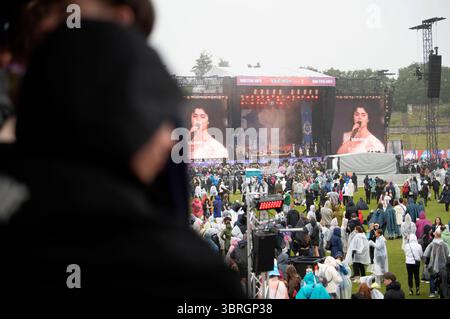 Die letzte Dinner Party live beim Lollapalooza Berlin 2025 präsentiert von Telekom im Olympiapark und Olympiastadion. Berlin, 12.07.2025 *** die letzte Dinnerparty live im Lollapalooza Berlin 2025 präsentiert von der Telekom im Olympiapark und Olympiastadion Berlin, 12 07 2025 Foto:XJ.xKnowlesx/xFuturexImagex lollapalooza 5704 Stockfoto