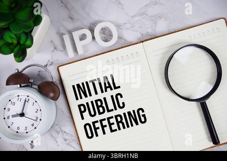 IPO – Akronym für das erste öffentliche Angebot auf Notizblock, Hintergrund für das Geschäftskonzept Stockfoto