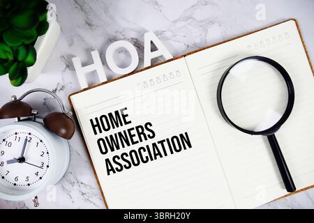 HOA - Homeowner Association Akronym auf Notizblock, Hintergrund des Geschäftskonzepts Stockfoto