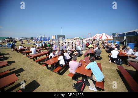 Das Zeltdorf am zweiten Tag der Open Championship 2013, Muirfield, Scotalnd Picture Credit: Mark Newcombe / visionsingolf.com die Open Championship 2013 (142. Auflage) fand vom 18. Bis 21. Juli 2013 in Muirfield Golf Links in Gullane, Schottland statt – einem geschichtsträchtigen Veranstaltungsort, der für Präzision und Bestrafung von Fehlern bekannt ist Stockfoto