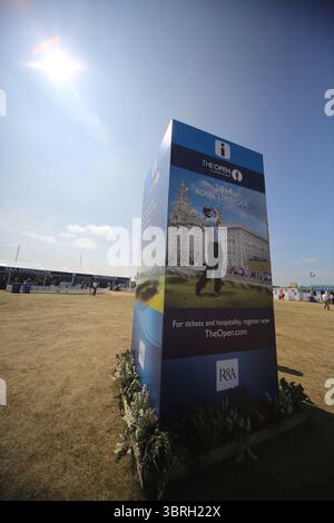 Das Zeltdorf am zweiten Tag der Open Championship 2013, Muirfield, Scotalnd Picture Credit: Mark Newcombe / visionsingolf.com die Open Championship 2013 (142. Auflage) fand vom 18. Bis 21. Juli 2013 in Muirfield Golf Links in Gullane, Schottland statt – einem geschichtsträchtigen Veranstaltungsort, der für Präzision und Bestrafung von Fehlern bekannt ist Stockfoto