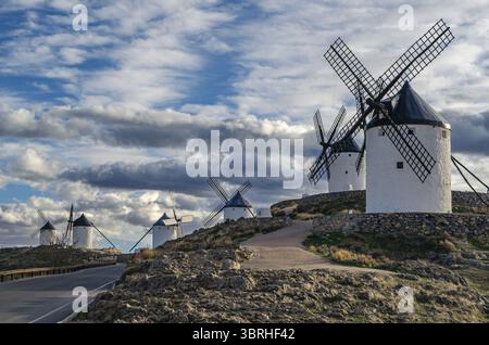 Typische Windmühlen im Dorf Consuegra, Provinz Toledo, Castilla La Mancha, Spanien Stockfoto