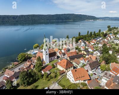 Luftbild von der Ortschaft Sipplingen am Bodensee bei sommerlicher Vegetation, gegenueber der Bodanrueck, Bodenseekreis Baden-Württemberg, Deutschlan Stockfoto