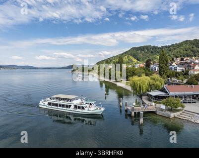 Ausflugsschiff, Kursschiff MS Grossherzog Ludwig am Schiffanleger der Gemeinde Sipplingen, Luftbild, Bodensee, Bodenseekreis Baden-Württemberg, Deuts Stockfoto