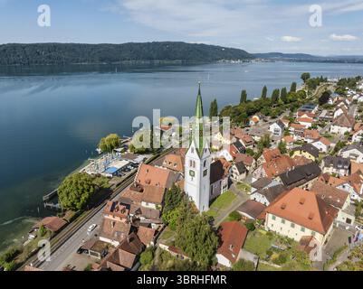 Luftbild von der Ortschaft Sipplingen am Bodensee bei sommerlicher Vegetation, gegenueber der Bodanrueck, Bodenseekreis Baden-Württemberg, Deutschlan Stockfoto