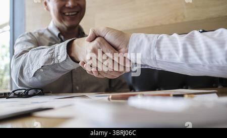 Bild Business mans Handshake. Business Partnerschaft treffen Konzept Stockfoto