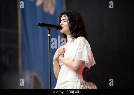 Abigail Morris von The Last Dinner Party live beim Lollapalooza Berlin 2025 präsentiert von Telekom im Olympiapark und Olympiastadion. Berlin, 12.07.2025 Stockfoto