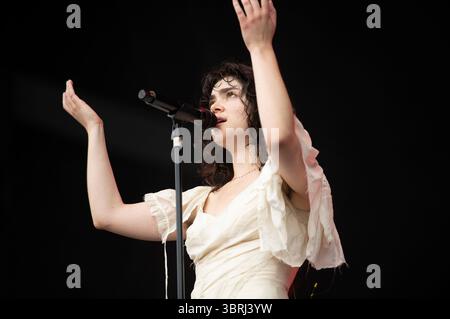 Abigail Morris von The Last Dinner Party live beim Lollapalooza Berlin 2025 präsentiert von Telekom im Olympiapark und Olympiastadion. Berlin, 12.07.2025 Stockfoto