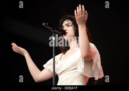 Abigail Morris von The Last Dinner Party live beim Lollapalooza Berlin 2025 präsentiert von Telekom im Olympiapark und Olympiastadion. Berlin, 12.07.2025 Stockfoto